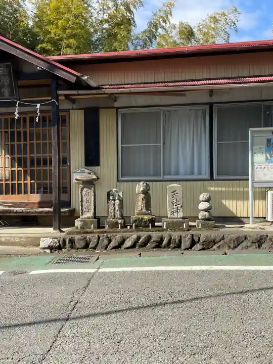 駒形宮の{uncategorized: "未分類", other: "その他", undefined: "問題あり", building: "その他建物", grave: "お墓", sacred_gate: "鳥居", guardian: "狛犬", statue: "像", buddha: "仏像", history: "歴史", nature: "自然", garden: "庭園", animal: "動物", pagoda: "塔", temizu: "手水舎", mountain_gate: "山門・神門", sanctuary: "本殿・本堂", subordinate: "末社・摂社", art: "芸術", scenery: "景色", jizo: "地蔵", ema: "絵馬", goshuin: "御朱印", omikuji: "おみくじ", items: "授与品その他", amulet: "お守り", goshuincho: "御朱印帳", eats: "食事", festival: "お祭り", votive_dance: "神楽", shichigosan: "七五三参", wedding: "結婚式", experience: "体験その他", initially: "初詣", around: "周辺", anti_infection: "感染症対策"}