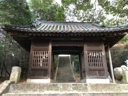 宇閇神社の山門