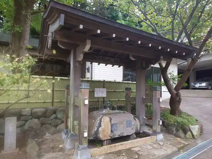 小動神社の手水舎