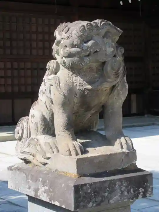 山梨縣護國神社の狛犬