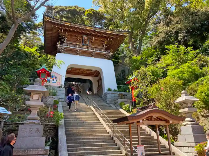 江島神社の山門・神門