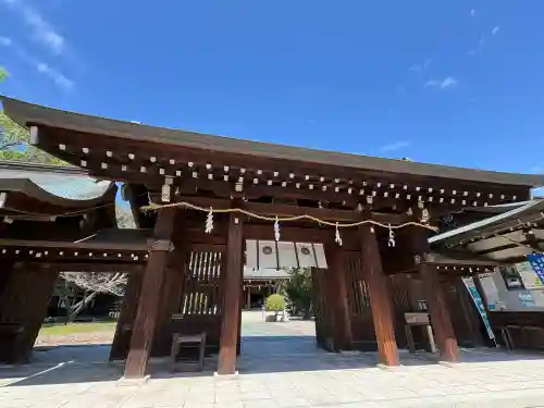 竈山神社の{uncategorized: "未分類", other: "その他", undefined: "問題あり", building: "その他建物", grave: "お墓", sacred_gate: "鳥居", guardian: "狛犬", statue: "像", buddha: "仏像", history: "歴史", nature: "自然", garden: "庭園", animal: "動物", pagoda: "塔", temizu: "手水舎", mountain_gate: "山門・神門", sanctuary: "本殿・本堂", subordinate: "末社・摂社", art: "芸術", scenery: "景色", jizo: "地蔵", ema: "絵馬", goshuin: "御朱印", omikuji: "おみくじ", items: "授与品その他", amulet: "お守り", goshuincho: "御朱印帳", eats: "食事", festival: "お祭り", votive_dance: "神楽", shichigosan: "七五三参", wedding: "結婚式", experience: "体験その他", initially: "初詣", around: "周辺", anti_infection: "感染症対策"}