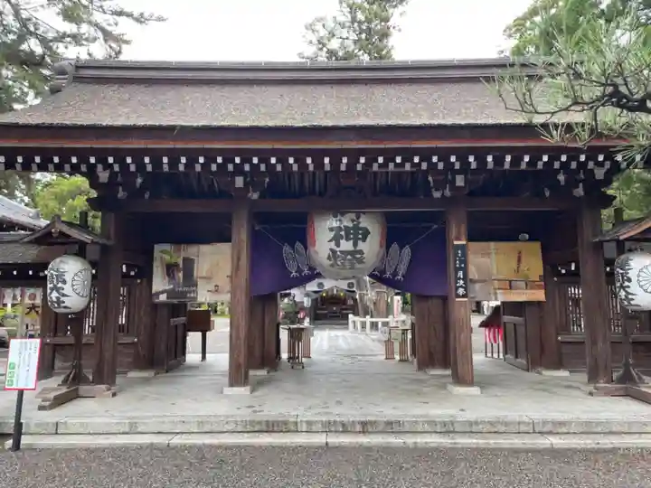 建部大社の山門・神門