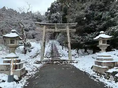 長尾天満宮の{uncategorized: "未分類", other: "その他", undefined: "問題あり", building: "その他建物", grave: "お墓", sacred_gate: "鳥居", guardian: "狛犬", statue: "像", buddha: "仏像", history: "歴史", nature: "自然", garden: "庭園", animal: "動物", pagoda: "塔", temizu: "手水舎", mountain_gate: "山門・神門", sanctuary: "本殿・本堂", subordinate: "末社・摂社", art: "芸術", scenery: "景色", jizo: "地蔵", ema: "絵馬", goshuin: "御朱印", omikuji: "おみくじ", items: "授与品その他", amulet: "お守り", goshuincho: "御朱印帳", eats: "食事", festival: "お祭り", votive_dance: "神楽", shichigosan: "七五三参", wedding: "結婚式", experience: "体験その他", initially: "初詣", around: "周辺", anti_infection: "感染症対策"}