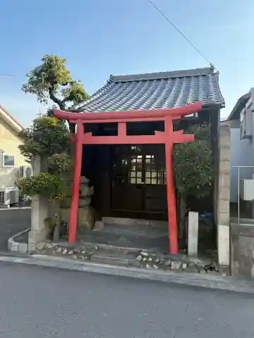 しどう霊神の{uncategorized: "未分類", other: "その他", undefined: "問題あり", building: "その他建物", grave: "お墓", sacred_gate: "鳥居", guardian: "狛犬", statue: "像", buddha: "仏像", history: "歴史", nature: "自然", garden: "庭園", animal: "動物", pagoda: "塔", temizu: "手水舎", mountain_gate: "山門・神門", sanctuary: "本殿・本堂", subordinate: "末社・摂社", art: "芸術", scenery: "景色", jizo: "地蔵", ema: "絵馬", goshuin: "御朱印", omikuji: "おみくじ", items: "授与品その他", amulet: "お守り", goshuincho: "御朱印帳", eats: "食事", festival: "お祭り", votive_dance: "神楽", shichigosan: "七五三参", wedding: "結婚式", experience: "体験その他", initially: "初詣", around: "周辺", anti_infection: "感染症対策"}