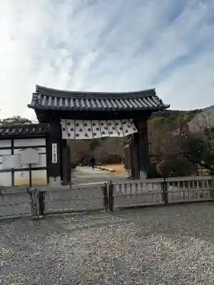 勧修寺の{uncategorized: "未分類", other: "その他", undefined: "問題あり", building: "その他建物", grave: "お墓", sacred_gate: "鳥居", guardian: "狛犬", statue: "像", buddha: "仏像", history: "歴史", nature: "自然", garden: "庭園", animal: "動物", pagoda: "塔", temizu: "手水舎", mountain_gate: "山門・神門", sanctuary: "本殿・本堂", subordinate: "末社・摂社", art: "芸術", scenery: "景色", jizo: "地蔵", ema: "絵馬", goshuin: "御朱印", omikuji: "おみくじ", items: "授与品その他", amulet: "お守り", goshuincho: "御朱印帳", eats: "食事", festival: "お祭り", votive_dance: "神楽", shichigosan: "七五三参", wedding: "結婚式", experience: "体験その他", initially: "初詣", around: "周辺", anti_infection: "感染症対策"}
