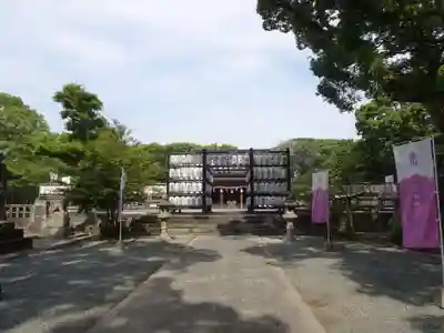 三柱神社の山門・神門