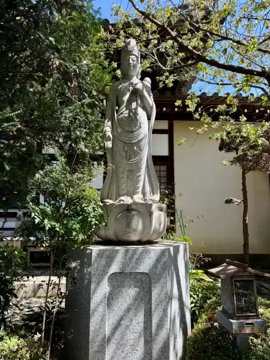 泉龍寺の{uncategorized: "未分類", other: "その他", undefined: "問題あり", building: "その他建物", grave: "お墓", sacred_gate: "鳥居", guardian: "狛犬", statue: "像", buddha: "仏像", history: "歴史", nature: "自然", garden: "庭園", animal: "動物", pagoda: "塔", temizu: "手水舎", mountain_gate: "山門・神門", sanctuary: "本殿・本堂", subordinate: "末社・摂社", art: "芸術", scenery: "景色", jizo: "地蔵", ema: "絵馬", goshuin: "御朱印", omikuji: "おみくじ", items: "授与品その他", amulet: "お守り", goshuincho: "御朱印帳", eats: "食事", festival: "お祭り", votive_dance: "神楽", shichigosan: "七五三参", wedding: "結婚式", experience: "体験その他", initially: "初詣", around: "周辺", anti_infection: "感染症対策"}