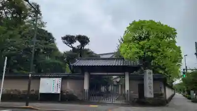 待乳山聖天(本龍院)の山門・神門