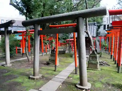 三囲神社の鳥居