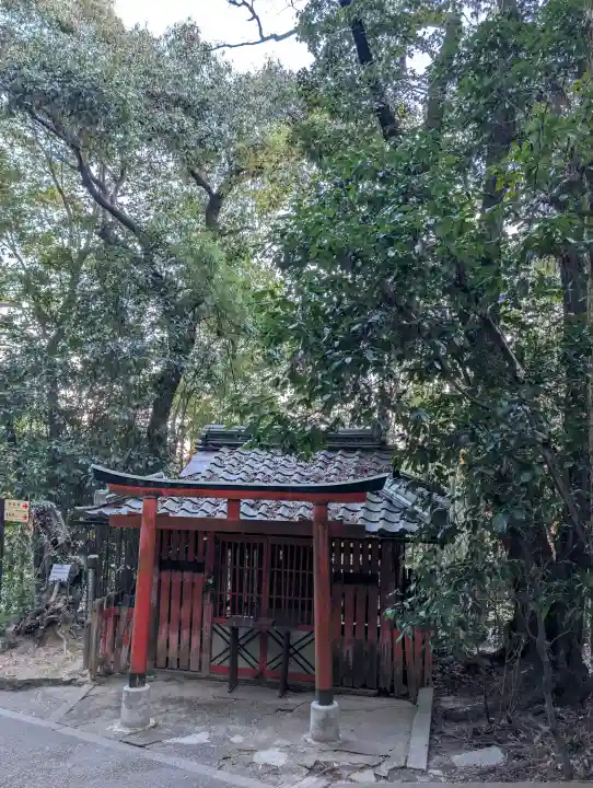 石清水八幡宮の{uncategorized: "未分類", other: "その他", undefined: "問題あり", building: "その他建物", grave: "お墓", sacred_gate: "鳥居", guardian: "狛犬", statue: "像", buddha: "仏像", history: "歴史", nature: "自然", garden: "庭園", animal: "動物", pagoda: "塔", temizu: "手水舎", mountain_gate: "山門・神門", sanctuary: "本殿・本堂", subordinate: "末社・摂社", art: "芸術", scenery: "景色", jizo: "地蔵", ema: "絵馬", goshuin: "御朱印", omikuji: "おみくじ", items: "授与品その他", amulet: "お守り", goshuincho: "御朱印帳", eats: "食事", festival: "お祭り", votive_dance: "神楽", shichigosan: "七五三参", wedding: "結婚式", experience: "体験その他", initially: "初詣", around: "周辺", anti_infection: "感染症対策"}