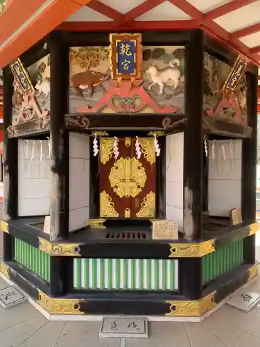千葉神社の{uncategorized: "未分類", other: "その他", undefined: "問題あり", building: "その他建物", grave: "お墓", sacred_gate: "鳥居", guardian: "狛犬", statue: "像", buddha: "仏像", history: "歴史", nature: "自然", garden: "庭園", animal: "動物", pagoda: "塔", temizu: "手水舎", mountain_gate: "山門・神門", sanctuary: "本殿・本堂", subordinate: "末社・摂社", art: "芸術", scenery: "景色", jizo: "地蔵", ema: "絵馬", goshuin: "御朱印", omikuji: "おみくじ", items: "授与品その他", amulet: "お守り", goshuincho: "御朱印帳", eats: "食事", festival: "お祭り", votive_dance: "神楽", shichigosan: "七五三参", wedding: "結婚式", experience: "体験その他", initially: "初詣", around: "周辺", anti_infection: "感染症対策"}