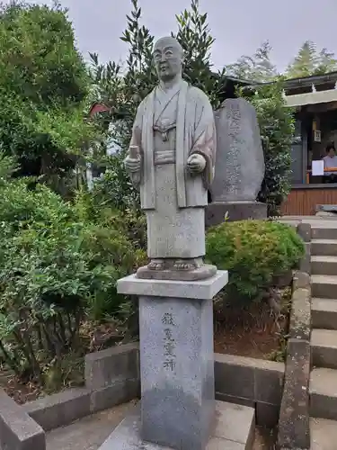 横浜御嶽神社の像