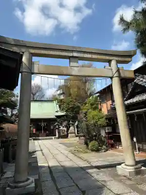 高円寺天祖神社の{uncategorized: "未分類", other: "その他", undefined: "問題あり", building: "その他建物", grave: "お墓", sacred_gate: "鳥居", guardian: "狛犬", statue: "像", buddha: "仏像", history: "歴史", nature: "自然", garden: "庭園", animal: "動物", pagoda: "塔", temizu: "手水舎", mountain_gate: "山門・神門", sanctuary: "本殿・本堂", subordinate: "末社・摂社", art: "芸術", scenery: "景色", jizo: "地蔵", ema: "絵馬", goshuin: "御朱印", omikuji: "おみくじ", items: "授与品その他", amulet: "お守り", goshuincho: "御朱印帳", eats: "食事", festival: "お祭り", votive_dance: "神楽", shichigosan: "七五三参", wedding: "結婚式", experience: "体験その他", initially: "初詣", around: "周辺", anti_infection: "感染症対策"}