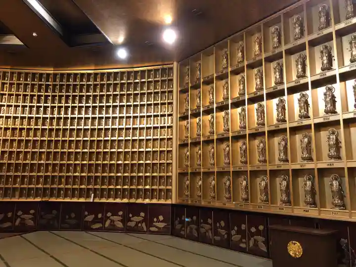 東本願寺本廟 牛久浄苑(牛久大仏)の仏像