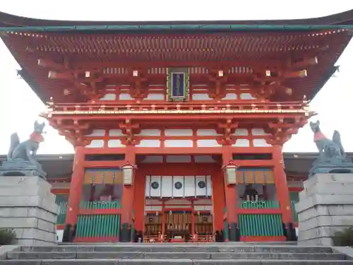 伏見稲荷大社の山門・神門