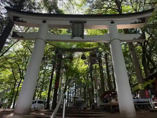 宝登山神社奥宮の{uncategorized: "未分類", other: "その他", undefined: "問題あり", building: "その他建物", grave: "お墓", sacred_gate: "鳥居", guardian: "狛犬", statue: "像", buddha: "仏像", history: "歴史", nature: "自然", garden: "庭園", animal: "動物", pagoda: "塔", temizu: "手水舎", mountain_gate: "山門・神門", sanctuary: "本殿・本堂", subordinate: "末社・摂社", art: "芸術", scenery: "景色", jizo: "地蔵", ema: "絵馬", goshuin: "御朱印", omikuji: "おみくじ", items: "授与品その他", amulet: "お守り", goshuincho: "御朱印帳", eats: "食事", festival: "お祭り", votive_dance: "神楽", shichigosan: "七五三参", wedding: "結婚式", experience: "体験その他", initially: "初詣", around: "周辺", anti_infection: "感染症対策"}