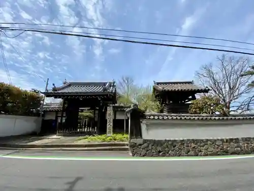 願行寺の山門