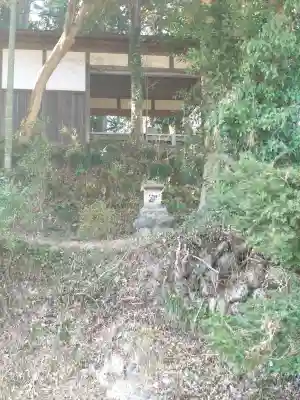 手白神社の{uncategorized: "未分類", other: "その他", undefined: "問題あり", building: "その他建物", grave: "お墓", sacred_gate: "鳥居", guardian: "狛犬", statue: "像", buddha: "仏像", history: "歴史", nature: "自然", garden: "庭園", animal: "動物", pagoda: "塔", temizu: "手水舎", mountain_gate: "山門・神門", sanctuary: "本殿・本堂", subordinate: "末社・摂社", art: "芸術", scenery: "景色", jizo: "地蔵", ema: "絵馬", goshuin: "御朱印", omikuji: "おみくじ", items: "授与品その他", amulet: "お守り", goshuincho: "御朱印帳", eats: "食事", festival: "お祭り", votive_dance: "神楽", shichigosan: "七五三参", wedding: "結婚式", experience: "体験その他", initially: "初詣", around: "周辺", anti_infection: "感染症対策"}