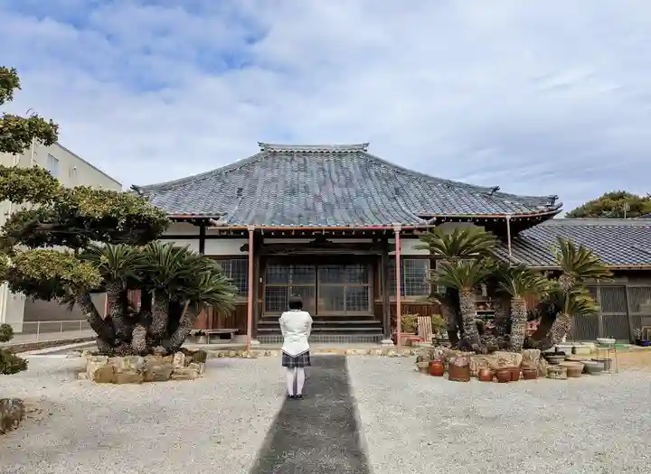 霊巌寺の本殿・本堂