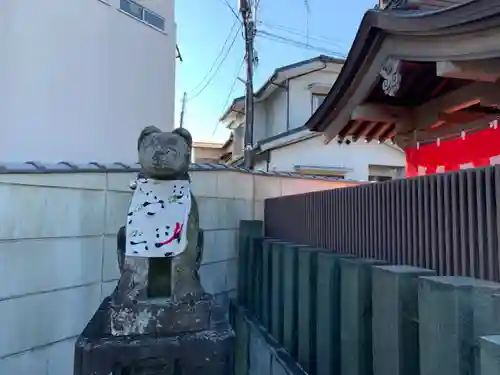 成田山　薬師堂（旧本堂）の狛犬