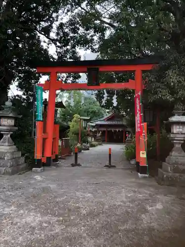 源九郎稲荷神社の鳥居