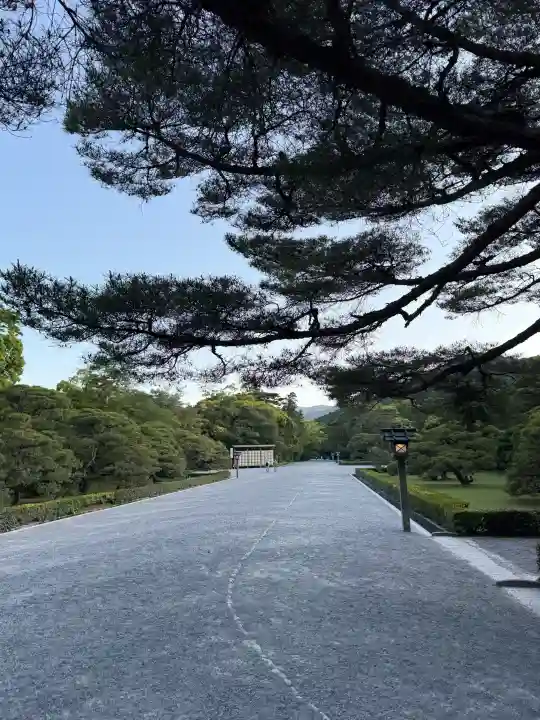 伊勢神宮内宮(皇大神宮)の{uncategorized: "未分類", other: "その他", undefined: "問題あり", building: "その他建物", grave: "お墓", sacred_gate: "鳥居", guardian: "狛犬", statue: "像", buddha: "仏像", history: "歴史", nature: "自然", garden: "庭園", animal: "動物", pagoda: "塔", temizu: "手水舎", mountain_gate: "山門・神門", sanctuary: "本殿・本堂", subordinate: "末社・摂社", art: "芸術", scenery: "景色", jizo: "地蔵", ema: "絵馬", goshuin: "御朱印", omikuji: "おみくじ", items: "授与品その他", amulet: "お守り", goshuincho: "御朱印帳", eats: "食事", festival: "お祭り", votive_dance: "神楽", shichigosan: "七五三参", wedding: "結婚式", experience: "体験その他", initially: "初詣", around: "周辺", anti_infection: "感染症対策"}