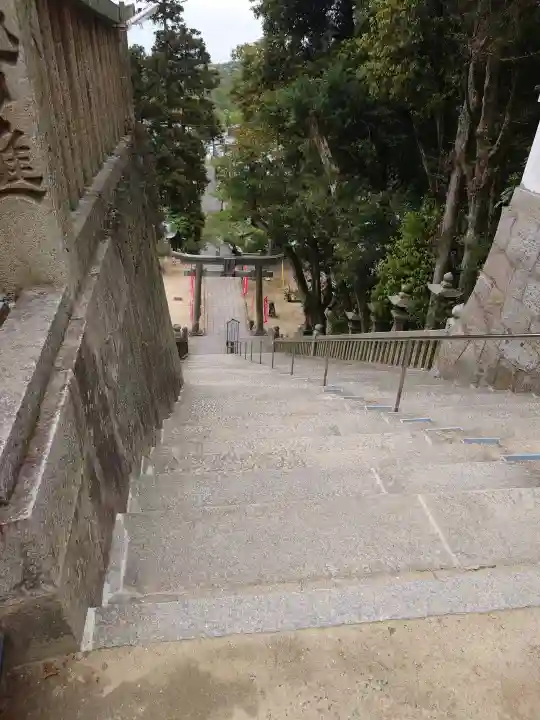 由加山 由加神社本宮の{uncategorized: "未分類", other: "その他", undefined: "問題あり", building: "その他建物", grave: "お墓", sacred_gate: "鳥居", guardian: "狛犬", statue: "像", buddha: "仏像", history: "歴史", nature: "自然", garden: "庭園", animal: "動物", pagoda: "塔", temizu: "手水舎", mountain_gate: "山門・神門", sanctuary: "本殿・本堂", subordinate: "末社・摂社", art: "芸術", scenery: "景色", jizo: "地蔵", ema: "絵馬", goshuin: "御朱印", omikuji: "おみくじ", items: "授与品その他", amulet: "お守り", goshuincho: "御朱印帳", eats: "食事", festival: "お祭り", votive_dance: "神楽", shichigosan: "七五三参", wedding: "結婚式", experience: "体験その他", initially: "初詣", around: "周辺", anti_infection: "感染症対策"}