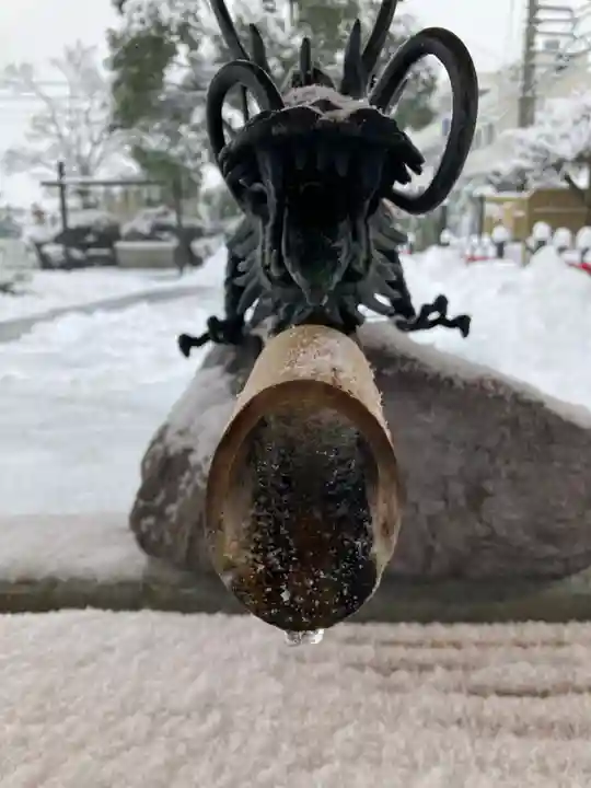 總社 和田八幡宮の手水舎