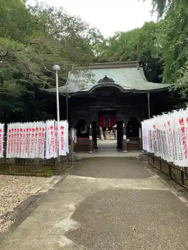 豊川閣　妙厳寺の山門・神門