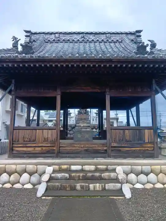 神明神社の{uncategorized: "未分類", other: "その他", undefined: "問題あり", building: "その他建物", grave: "お墓", sacred_gate: "鳥居", guardian: "狛犬", statue: "像", buddha: "仏像", history: "歴史", nature: "自然", garden: "庭園", animal: "動物", pagoda: "塔", temizu: "手水舎", mountain_gate: "山門・神門", sanctuary: "本殿・本堂", subordinate: "末社・摂社", art: "芸術", scenery: "景色", jizo: "地蔵", ema: "絵馬", goshuin: "御朱印", omikuji: "おみくじ", items: "授与品その他", amulet: "お守り", goshuincho: "御朱印帳", eats: "食事", festival: "お祭り", votive_dance: "神楽", shichigosan: "七五三参", wedding: "結婚式", experience: "体験その他", initially: "初詣", around: "周辺", anti_infection: "感染症対策"}