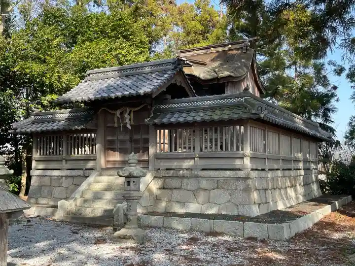 春日神社(世継)の{uncategorized: "未分類", other: "その他", undefined: "問題あり", building: "その他建物", grave: "お墓", sacred_gate: "鳥居", guardian: "狛犬", statue: "像", buddha: "仏像", history: "歴史", nature: "自然", garden: "庭園", animal: "動物", pagoda: "塔", temizu: "手水舎", mountain_gate: "山門・神門", sanctuary: "本殿・本堂", subordinate: "末社・摂社", art: "芸術", scenery: "景色", jizo: "地蔵", ema: "絵馬", goshuin: "御朱印", omikuji: "おみくじ", items: "授与品その他", amulet: "お守り", goshuincho: "御朱印帳", eats: "食事", festival: "お祭り", votive_dance: "神楽", shichigosan: "七五三参", wedding: "結婚式", experience: "体験その他", initially: "初詣", around: "周辺", anti_infection: "感染症対策"}