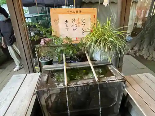 太子堂八幡神社の手水舎