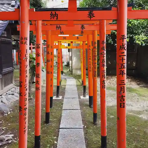 三囲神社の鳥居