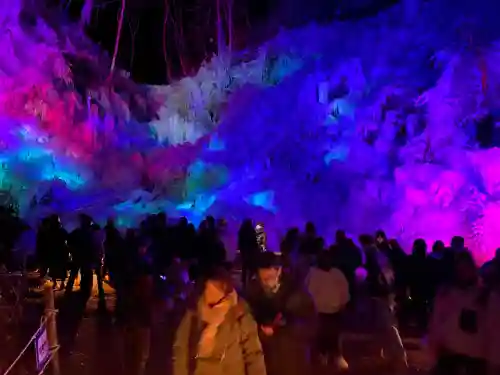 宝登山神社の{uncategorized: "未分類", other: "その他", undefined: "問題あり", building: "その他建物", grave: "お墓", sacred_gate: "鳥居", guardian: "狛犬", statue: "像", buddha: "仏像", history: "歴史", nature: "自然", garden: "庭園", animal: "動物", pagoda: "塔", temizu: "手水舎", mountain_gate: "山門・神門", sanctuary: "本殿・本堂", subordinate: "末社・摂社", art: "芸術", scenery: "景色", jizo: "地蔵", ema: "絵馬", goshuin: "御朱印", omikuji: "おみくじ", items: "授与品その他", amulet: "お守り", goshuincho: "御朱印帳", eats: "食事", festival: "お祭り", votive_dance: "神楽", shichigosan: "七五三参", wedding: "結婚式", experience: "体験その他", initially: "初詣", around: "周辺", anti_infection: "感染症対策"}
