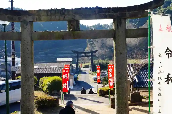 荒穂神社の鳥居