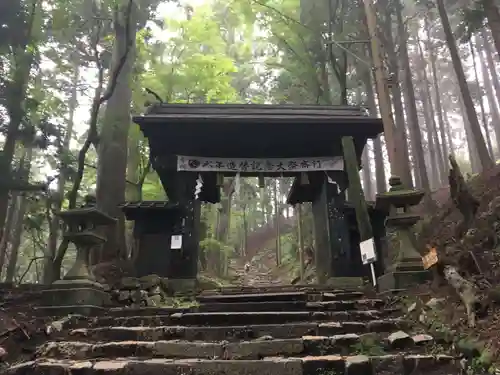 愛宕神社の山門