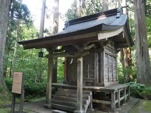 出羽神社(出羽三山神社)～三神合祭殿～の末社