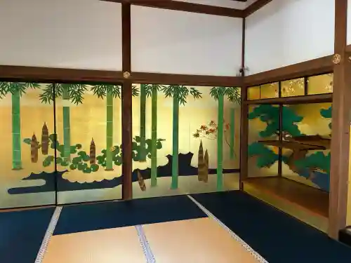 圓徳院の{uncategorized: "未分類", other: "その他", undefined: "問題あり", building: "その他建物", grave: "お墓", sacred_gate: "鳥居", guardian: "狛犬", statue: "像", buddha: "仏像", history: "歴史", nature: "自然", garden: "庭園", animal: "動物", pagoda: "塔", temizu: "手水舎", mountain_gate: "山門・神門", sanctuary: "本殿・本堂", subordinate: "末社・摂社", art: "芸術", scenery: "景色", jizo: "地蔵", ema: "絵馬", goshuin: "御朱印", omikuji: "おみくじ", items: "授与品その他", amulet: "お守り", goshuincho: "御朱印帳", eats: "食事", festival: "お祭り", votive_dance: "神楽", shichigosan: "七五三参", wedding: "結婚式", experience: "体験その他", initially: "初詣", around: "周辺", anti_infection: "感染症対策"}