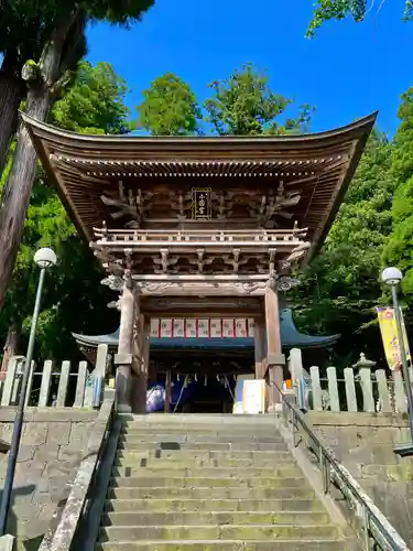 小国両神社の山門