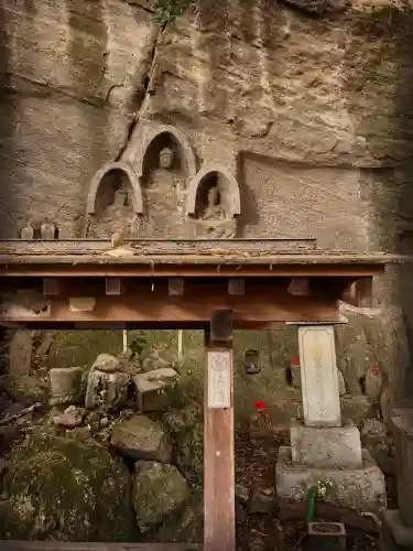 弥谷寺の{uncategorized: "未分類", other: "その他", undefined: "問題あり", building: "その他建物", grave: "お墓", sacred_gate: "鳥居", guardian: "狛犬", statue: "像", buddha: "仏像", history: "歴史", nature: "自然", garden: "庭園", animal: "動物", pagoda: "塔", temizu: "手水舎", mountain_gate: "山門・神門", sanctuary: "本殿・本堂", subordinate: "末社・摂社", art: "芸術", scenery: "景色", jizo: "地蔵", ema: "絵馬", goshuin: "御朱印", omikuji: "おみくじ", items: "授与品その他", amulet: "お守り", goshuincho: "御朱印帳", eats: "食事", festival: "お祭り", votive_dance: "神楽", shichigosan: "七五三参", wedding: "結婚式", experience: "体験その他", initially: "初詣", around: "周辺", anti_infection: "感染症対策"}