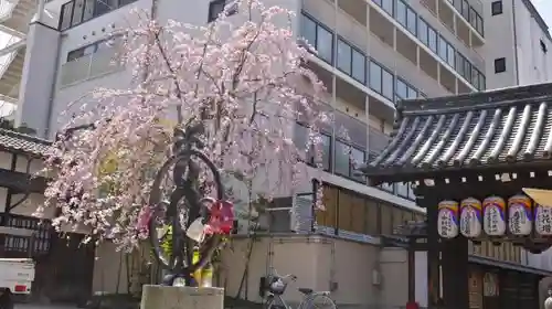 石像寺（釘抜地蔵）の山門