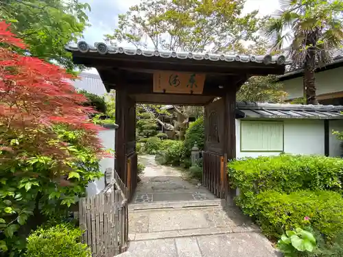 霊源院の山門