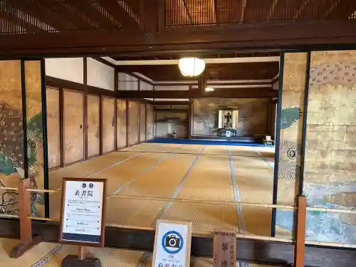 醍醐寺の{uncategorized: "未分類", other: "その他", undefined: "問題あり", building: "その他建物", grave: "お墓", sacred_gate: "鳥居", guardian: "狛犬", statue: "像", buddha: "仏像", history: "歴史", nature: "自然", garden: "庭園", animal: "動物", pagoda: "塔", temizu: "手水舎", mountain_gate: "山門・神門", sanctuary: "本殿・本堂", subordinate: "末社・摂社", art: "芸術", scenery: "景色", jizo: "地蔵", ema: "絵馬", goshuin: "御朱印", omikuji: "おみくじ", items: "授与品その他", amulet: "お守り", goshuincho: "御朱印帳", eats: "食事", festival: "お祭り", votive_dance: "神楽", shichigosan: "七五三参", wedding: "結婚式", experience: "体験その他", initially: "初詣", around: "周辺", anti_infection: "感染症対策"}