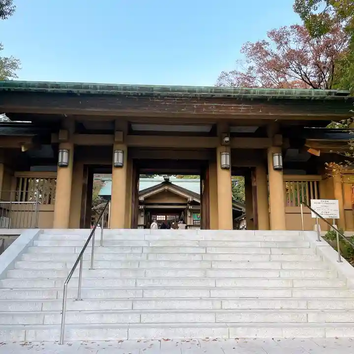 東郷神社の山門・神門