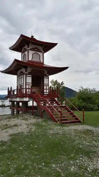 浮見堂の本殿・本堂