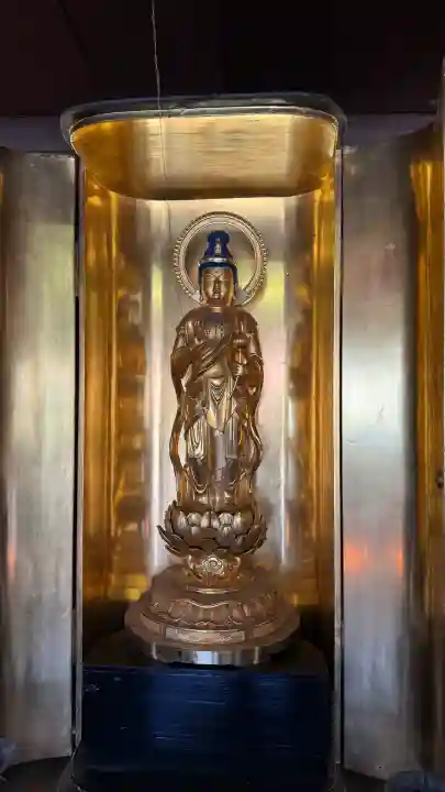 新御堂の{uncategorized: "未分類", other: "その他", undefined: "問題あり", building: "その他建物", grave: "お墓", sacred_gate: "鳥居", guardian: "狛犬", statue: "像", buddha: "仏像", history: "歴史", nature: "自然", garden: "庭園", animal: "動物", pagoda: "塔", temizu: "手水舎", mountain_gate: "山門・神門", sanctuary: "本殿・本堂", subordinate: "末社・摂社", art: "芸術", scenery: "景色", jizo: "地蔵", ema: "絵馬", goshuin: "御朱印", omikuji: "おみくじ", items: "授与品その他", amulet: "お守り", goshuincho: "御朱印帳", eats: "食事", festival: "お祭り", votive_dance: "神楽", shichigosan: "七五三参", wedding: "結婚式", experience: "体験その他", initially: "初詣", around: "周辺", anti_infection: "感染症対策"}