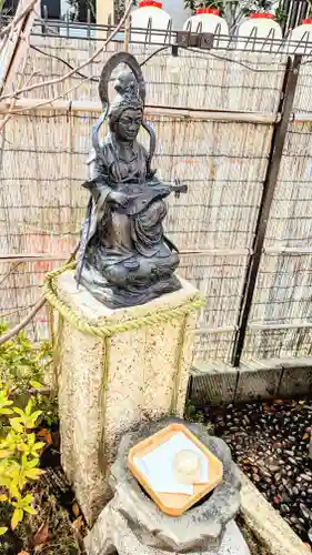 駒込妙義神社の像