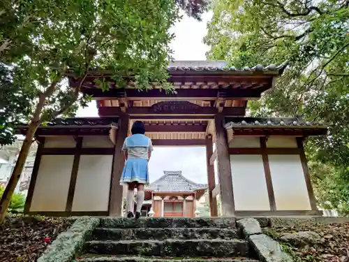 観音寺の山門