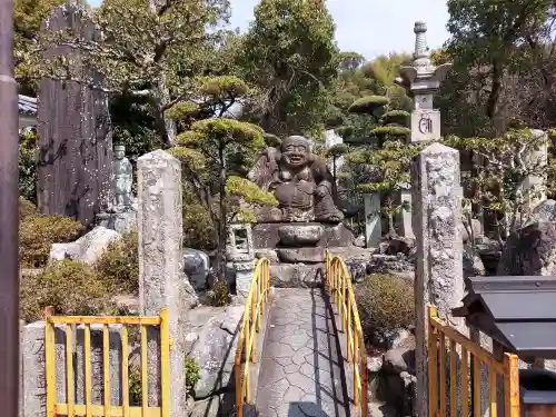 水間寺の{uncategorized: "未分類", other: "その他", undefined: "問題あり", building: "その他建物", grave: "お墓", sacred_gate: "鳥居", guardian: "狛犬", statue: "像", buddha: "仏像", history: "歴史", nature: "自然", garden: "庭園", animal: "動物", pagoda: "塔", temizu: "手水舎", mountain_gate: "山門・神門", sanctuary: "本殿・本堂", subordinate: "末社・摂社", art: "芸術", scenery: "景色", jizo: "地蔵", ema: "絵馬", goshuin: "御朱印", omikuji: "おみくじ", items: "授与品その他", amulet: "お守り", goshuincho: "御朱印帳", eats: "食事", festival: "お祭り", votive_dance: "神楽", shichigosan: "七五三参", wedding: "結婚式", experience: "体験その他", initially: "初詣", around: "周辺", anti_infection: "感染症対策"}